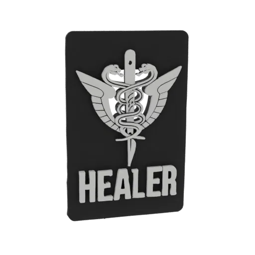 Modelo 3D de símbolo Caduceu de prata com a palavra 'HEALER' numa placa preta, apresentado contra um fundo branco.