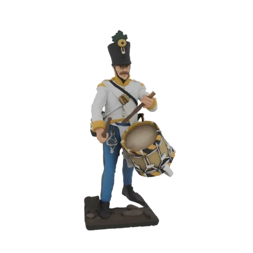 3D-Modell einer historischen Tambour-Figur in weiß-blauer Uniform, mit Trommelstöcken, die eine Trommel auf einer texturierte