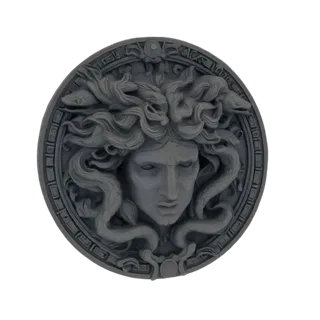 3D-Modell-Rendering von Medusas Kopf im Relief, mit Schlangen als Haaren und strengem Ausdruck, vor weißem Hintergrund.