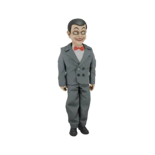 Modello 3D di una marionetta ventriloqua inquietante con completo grigio e papillon rosso, occhi spalancati e fissi e sorriso