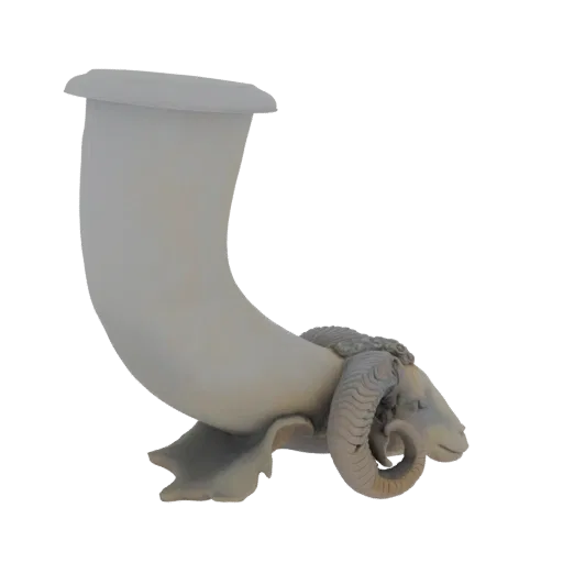 Modelo 3D de un cuerno decorativo con una detallada cabeza de carnero como base, sobre un fondo blanco.