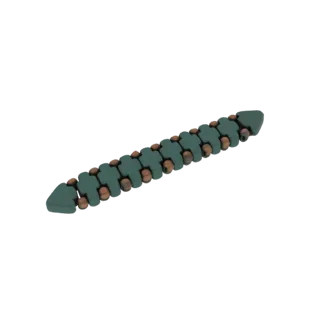 Render 3D de una cadena segmentada y articulada con placas verde azulado y acentos de cobre, que se estrecha hasta extremos p