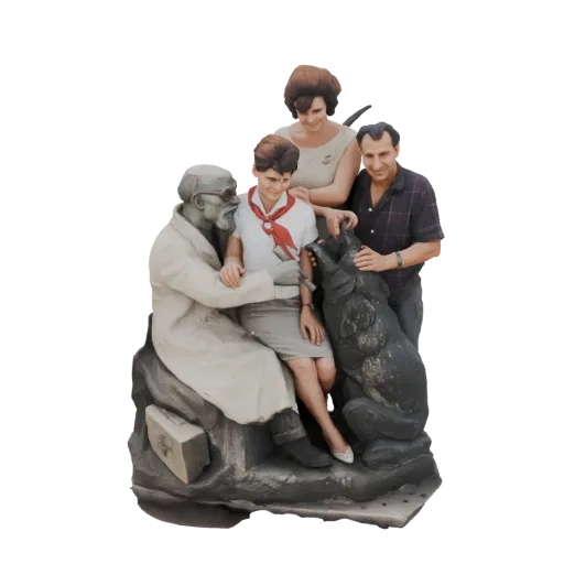 3D-Modell einer Statue, die eine ältere Figur, ein junges Mädchen, zwei Erwachsene und einen Hund in einer warmen, familiären