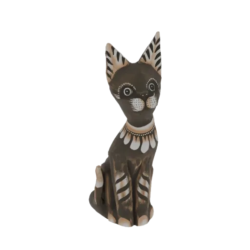 Un modelo 3D de una figura de gato tallada en madera oscura con marcas tribales y un collar decorativo, mostrado en pose sent