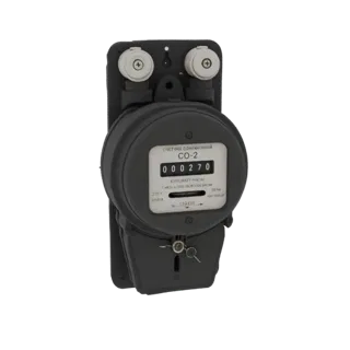Modèle 3D d'un compteur électrique vintage CO-2 monophasé avec un boîtier noir et un affichage analogique.