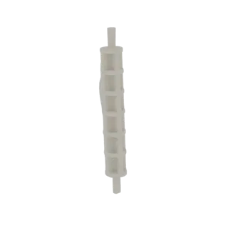 Modello 3D di un componente in plastica bianca con struttura a coste simile a un ingranaggio, isolato su sfondo bianco.