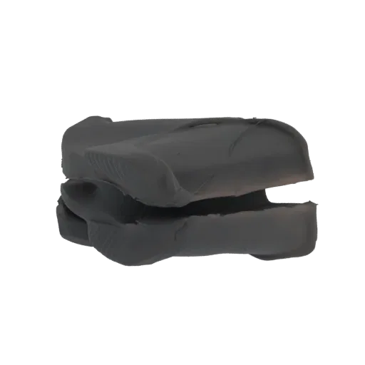 Uma renderização 3D de uma escultura abstrata que se assemelha a argila cinza escuro, com linhas fluidas e superfícies textur