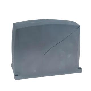 Render 3D di un contenitore rettangolare grigio con una crepa visibile che attraversa diagonalmente la sua superficie anterio