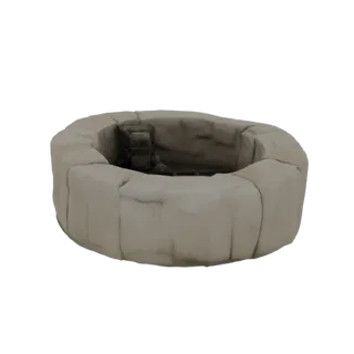 Modelo 3D de um antigo poço de pedra com blocos de corte bruto e uma pequena fonte de água dentro.