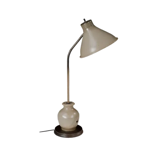 Lampada da Terra in Ceramica Modello 3D Realistico, soggiorno, rendering studio tre quarti, dettaglio metallico.