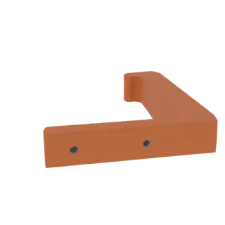 Renderização 3D de um suporte laranja em L com dois furos visíveis para parafusos em seu braço horizontal, contra um fundo br