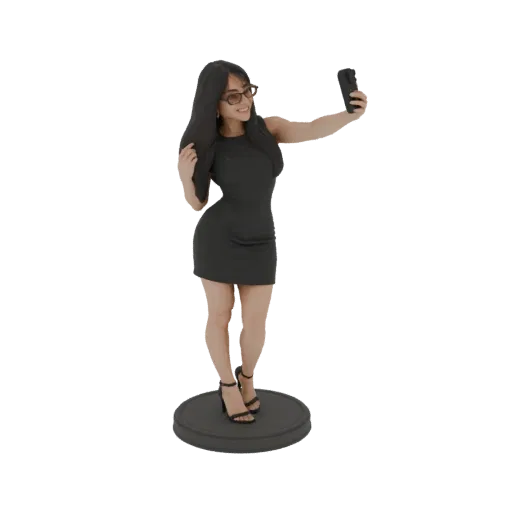 Modèle 3D d'une femme en robe noire tenant un smartphone pour un selfie, debout sur une base circulaire.