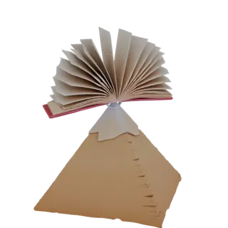 Modello 3D di un libro aperto con pagine a ventaglio su un supporto piramidale geometrico.