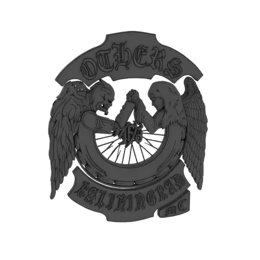 Modelo 3D de un emblema de club motero con un ángel y un demonio luchando a pulso sobre una rueda, el texto dice 'OTHERS' y '