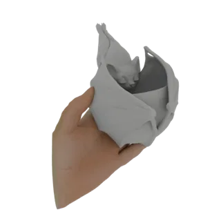 Modelo 3D de um pequeno morcego dormindo com as asas enroladas ao redor do corpo, sendo gentilmente segurado em uma mão human
