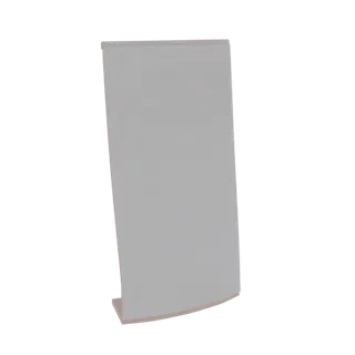 Un rendu 3D d'un élégant support d'exposition incurvé blanc au design minimaliste, sur fond blanc.