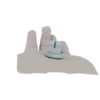 3D-Rendering einer hellblauen Kappe mit einem Schlitz, die auf einer stilisierten Hand ruht, vor weißem Hintergrund.