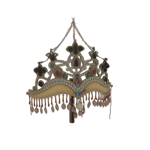 Ein detailliertes 3D-Modell eines opulenten Diadems mit filigraner Metallarbeit, bunten Edelsteinen und baumelnden Ornamenten