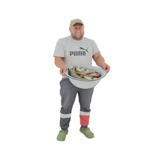 Modello 3D di un pescatore sorridente che indossa una maglietta Puma e un cappellino, tenendo una ciotola bianca piena di pes