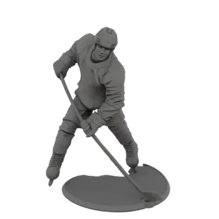 3D-Modell eines Eishockeyspielers in dynamischer Pose, mit Hockeyschläger und voller Ausrüstung, auf einem stilisierten Eis-S