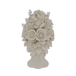 Modèle 3D d'une sculpture ornée représentant un bouquet dense de roses et de feuilles détaillées, rendu dans un matériau neut