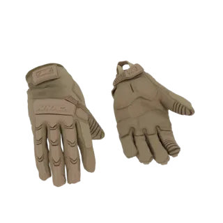 Modelo 3D de um par de luvas táticas cáqui com juntas reforçadas e alças ajustáveis, mostrado de cima.