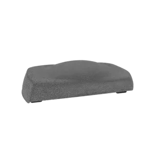 Um modelo 3D de um apoio de pulso ergonômico cinza texturizado com um perfil curvo, mostrado de um ângulo lateral.
