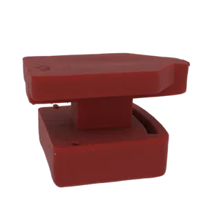 Renderização de modelo 3D de um para-choque de borracha vermelho com abas de encaixe, isolado em fundo branco.