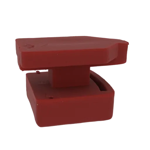 Renderização de modelo 3D de um para-choque de borracha vermelho com abas de encaixe, isolado em fundo branco.