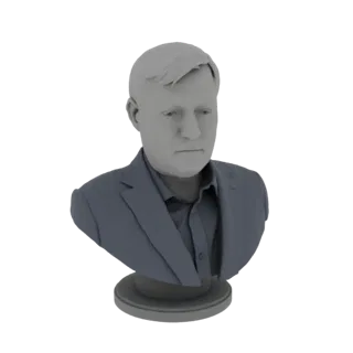 Render de modelo 3D de um busto cinza de um homem vestindo terno escuro e camisa, em pé sobre uma base circular.