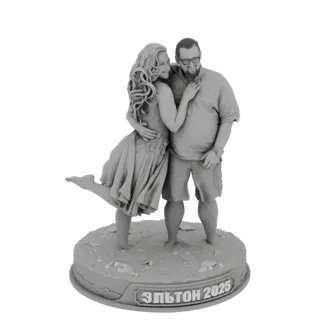 Modello 3D di una coppia romantica che si abbraccia su una base spiaggia sabbiosa con iscrizione 'ЭЛЬТОН 2025'.