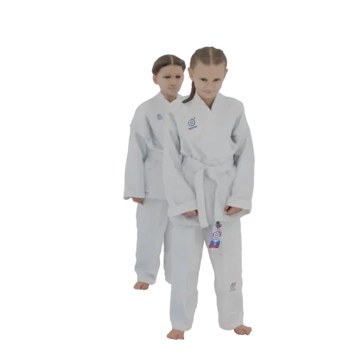 Modello 3D di due giovani ragazze in gi bianchi da karate, in piedi fianco a fianco con una posa amichevole.