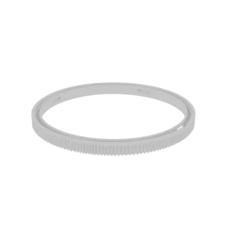 Una renderización 3D de un engranaje anular blanco con dientes internos finamente detallados, presentado sobre un fondo blanc