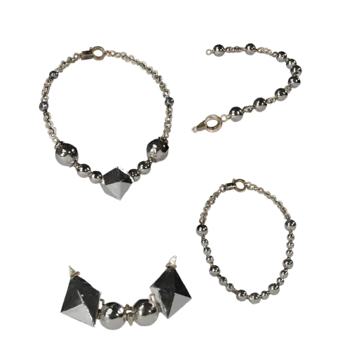 Sterling Silver Pearl Style Necklace 3D model, game viewport three-quarter view, pearl surface.