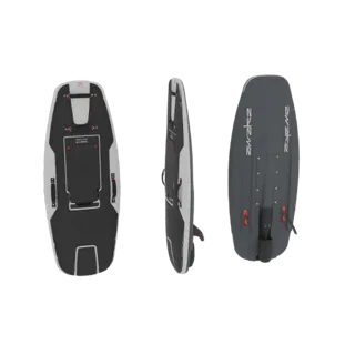 Modello 3D di una tavola hydrofoil elettrica grigio scuro e bianca mostrata da diverse angolazioni su sfondo nero.