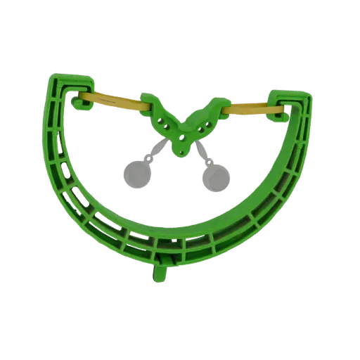 3D-Modell einer grünen Schleuder mit U-Rahmen und zwei grauen Pendelzielen an einem gelben Gummiband.