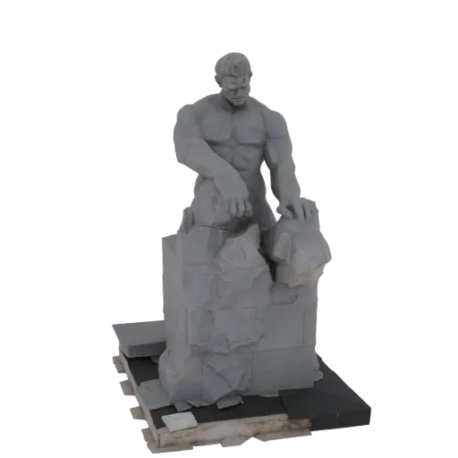 Modello 3D di un uomo muscoloso che spezza una grande roccia, raffigurato con muscolatura dettagliata e una base di roccia gr