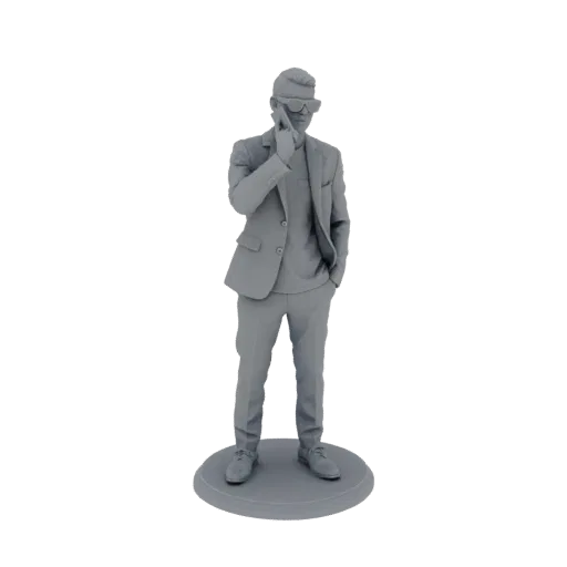 Modelo 3D de um homem de terno cinza, usando óculos de sol e segurando um telefone na orelha, em pé sobre uma base circular.