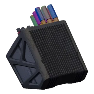 Un rendering 3D di un portapenne geometrico futuristico grigio scuro riempito con penne e pennarelli colorati.