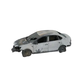 Modello 3D di un'auto sedan bianca danneggiata con danni da incendio e pneumatici a terra, vista di lato.
