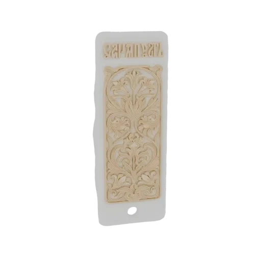 Una representación 3D de un marcapáginas blanco con un patrón floral intrincadamente tallado en dorado y texto cirílico en la