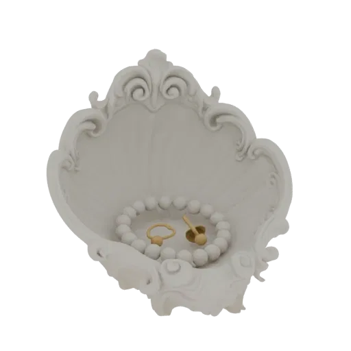 Una representación 3D de un plato de baratijas Rococó ornamentado y blanco que sostiene un collar de perlas y un anillo de or