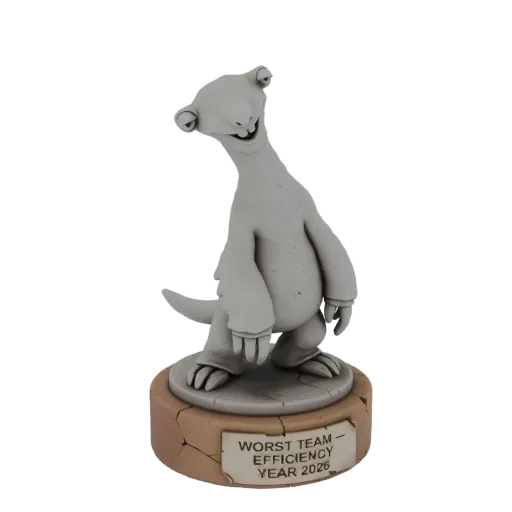Modèle 3D d'un trophée humoristique pour la 'Pire Efficacité d'Équipe 2026', avec une créature originale sur un socle fissuré