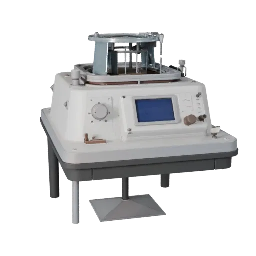 Modello 3D realistico Nucleo Reattore Prototipo, rendering studio tre quarti, che mostra metallo pulito, dispositivi da banco