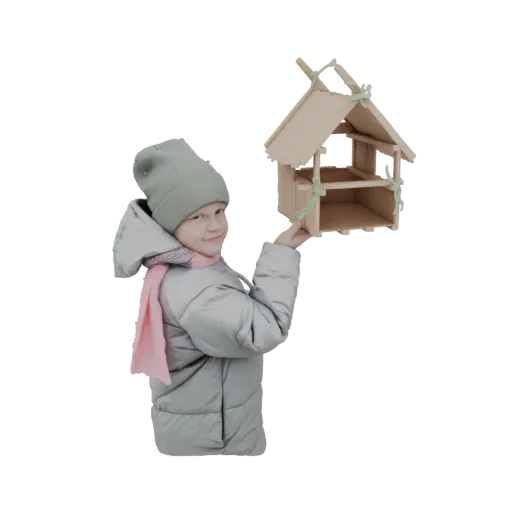 Modelo 3D de menina sorridente de casaco e chapéu de inverno segurando comedouro de pássaros de madeira