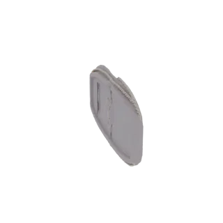 Modelo 3D de un mando de coche plateado con logo en relieve, visto desde un ligero ángulo sobre un fondo blanco.