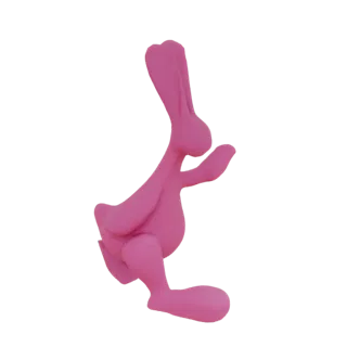 Un modello 3D di coniglio rosa da cartone animato in posa dinamica, con curve morbide e orecchie grandi, su sfondo bianco.