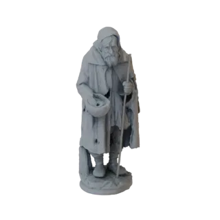 Modèle 3D d'un mendiant usé portant un manteau à capuche, tenant un bol et un bâton, debout sur une base texturée.