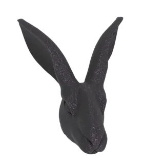 Un rendu 3D d'un buste de tête de lapin gris foncé avec un subtil effet scintillant et de grandes oreilles dressées, sur fond