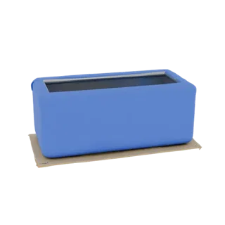 Modèle 3D d'une boîte de rangement rectangulaire bleue ouverte, posée sur un socle marron.